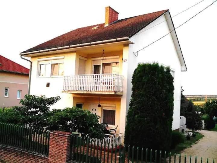 Legkondicionalt, Erkelyes Szoba, Privat Fuerdovel A Balatonon Kőröshegy Bagian luar foto